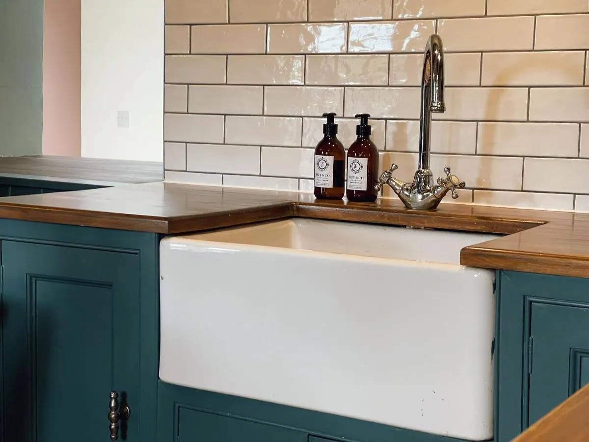 The Little Chantry - Hot Tub, Riverside, Pet Friendly West Tanfield 0*,  Royaume-Uni