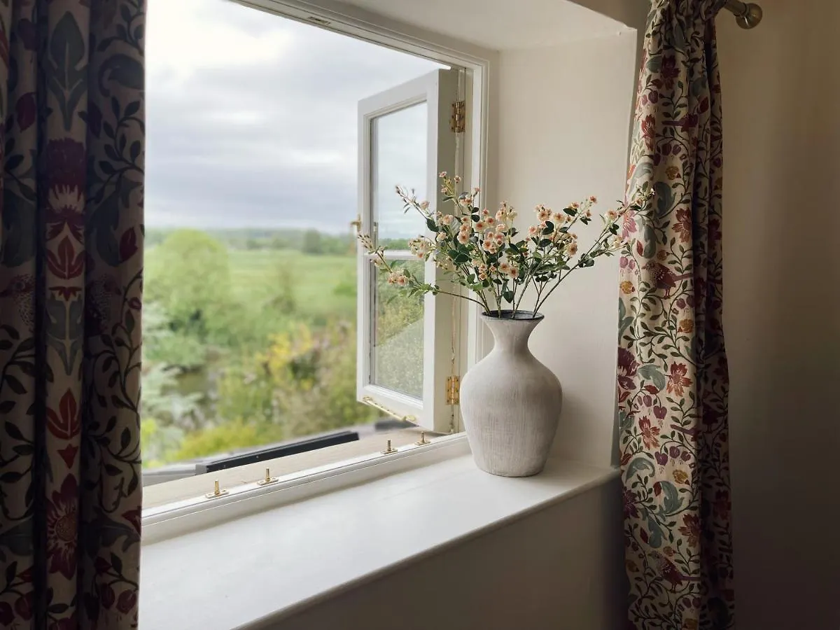 Hébergement de vacances The Little Chantry - Hot Tub, Riverside, Pet Friendly West Tanfield Royaume-Uni
