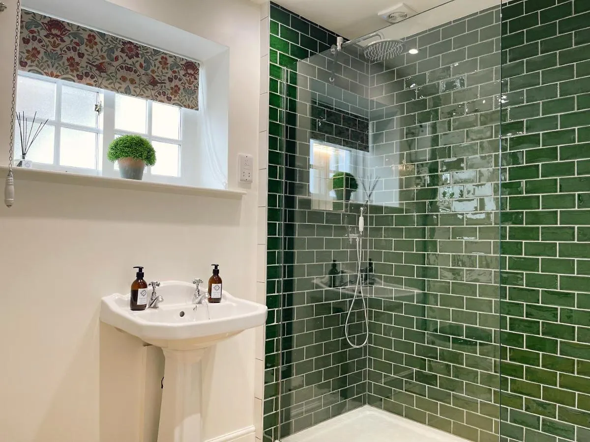 The Little Chantry - Hot Tub, Riverside, Pet Friendly West Tanfield 0*,