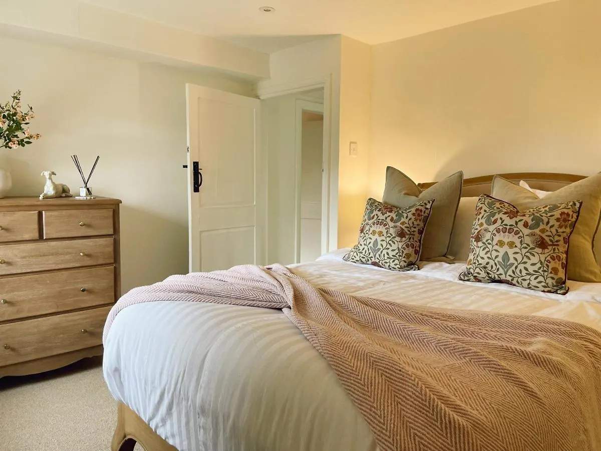 Hébergement de vacances The Little Chantry - Hot Tub, Riverside, Pet Friendly West Tanfield Royaume-Uni