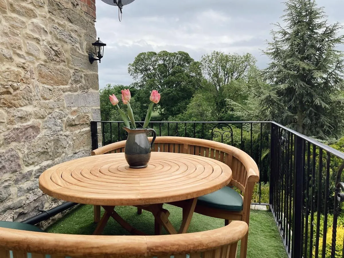 Hébergement de vacances The Little Chantry - Hot Tub, Riverside, Pet Friendly West Tanfield Royaume-Uni