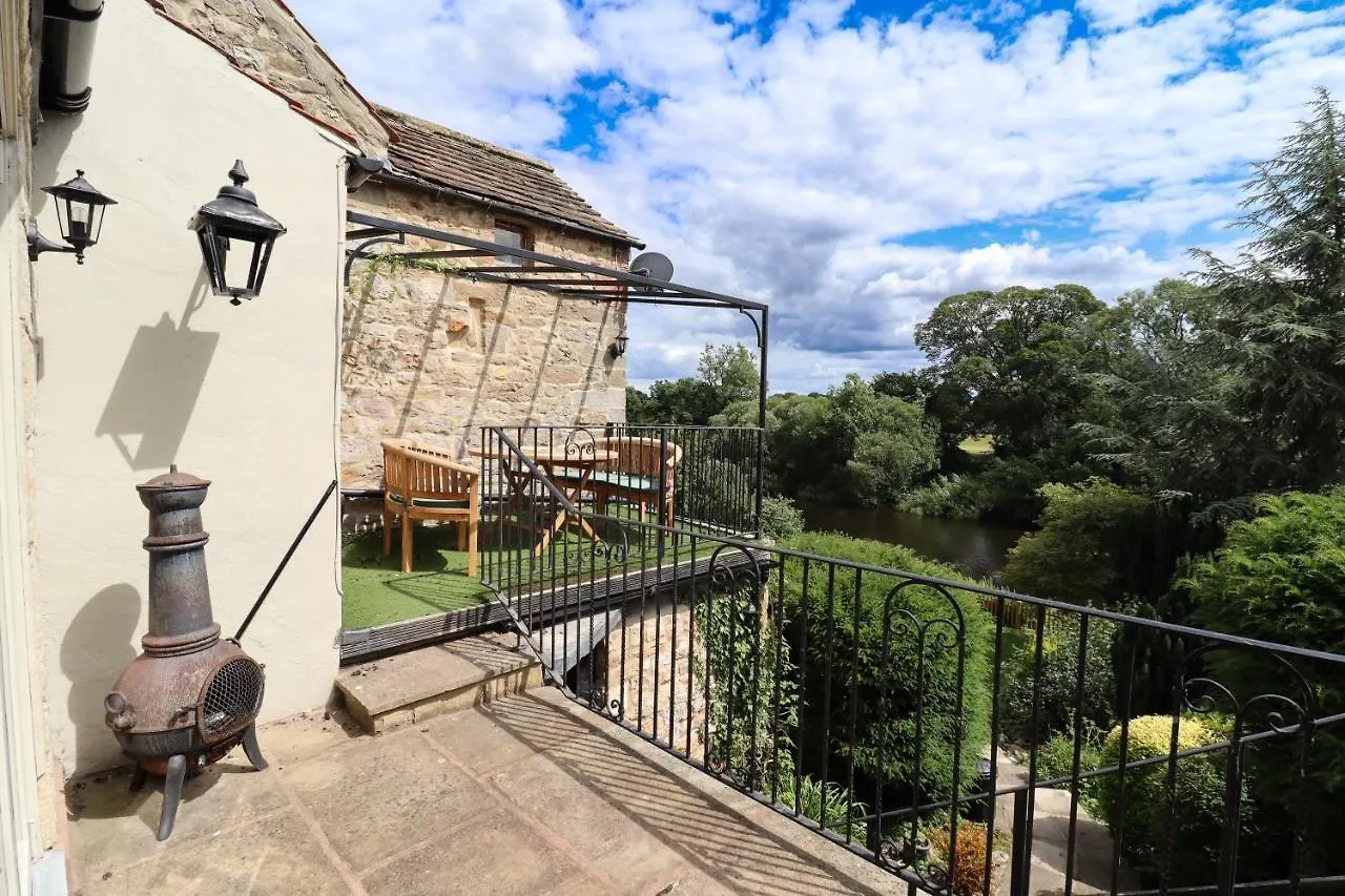 The Little Chantry - Hot Tub, Riverside, Pet Friendly West Tanfield Royaume-Uni