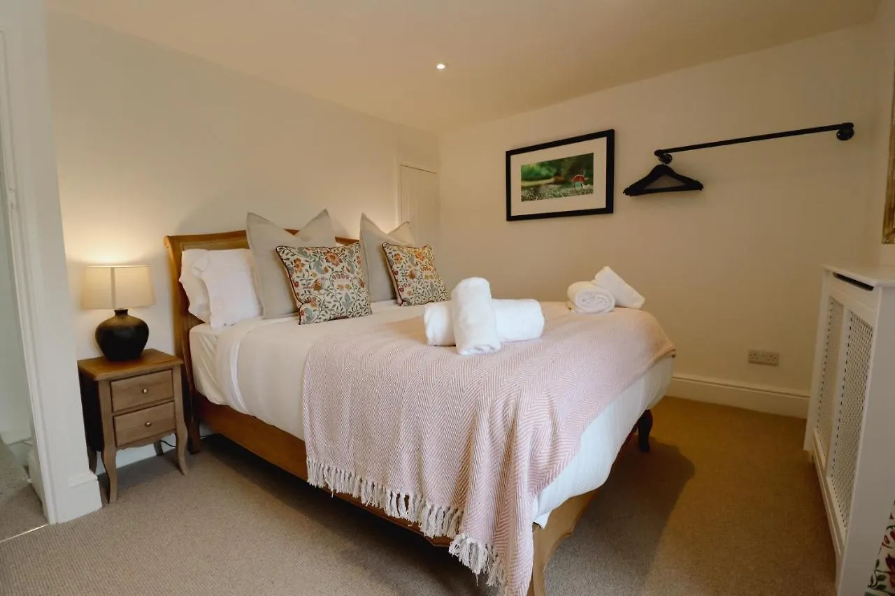 Hébergement de vacances The Little Chantry - Hot Tub, Riverside, Pet Friendly West Tanfield Royaume-Uni